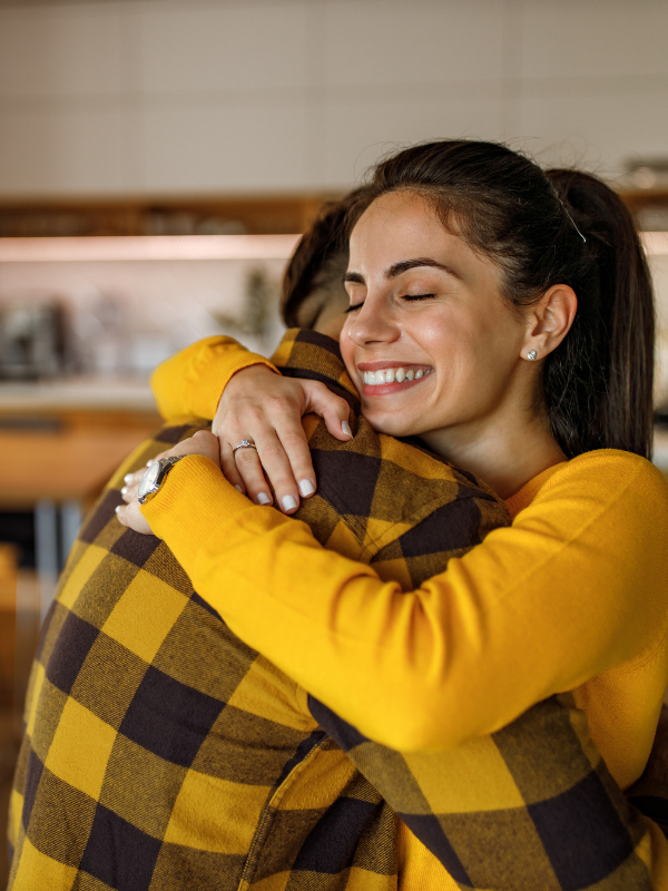 couple-hug