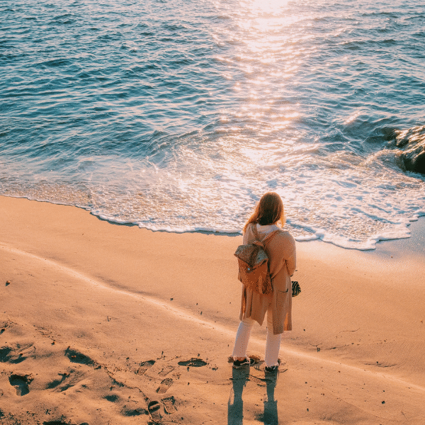 woman-looking-at-the-sea