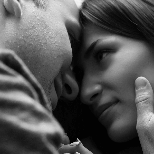 black-and-white-photo-of-a-couple