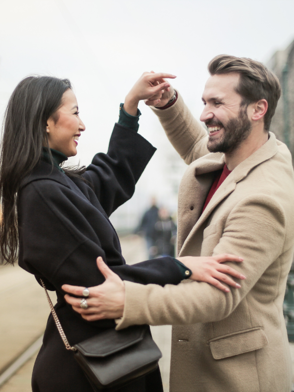 hapyy-couple-dancing-in-the-street