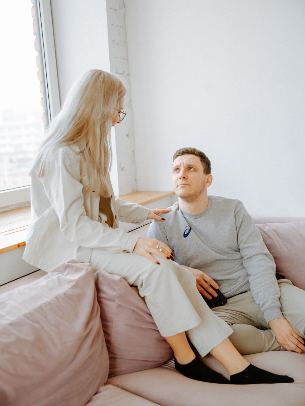 couple-talking-on-the-couch