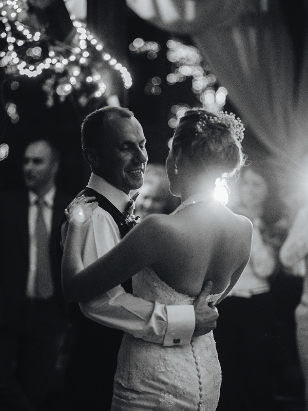 bride-and-groom-first-dance