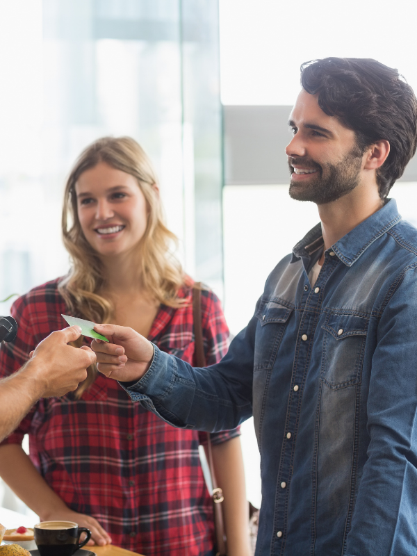 couple-paying-a-restaurant-bill
