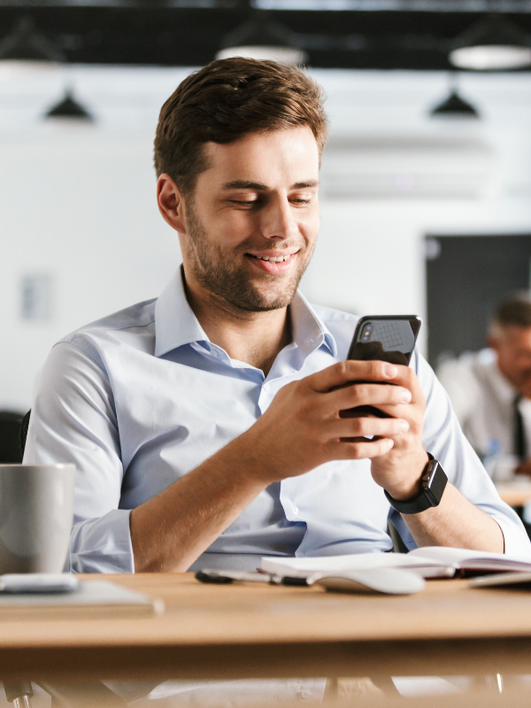 man-typing-on-his-phone