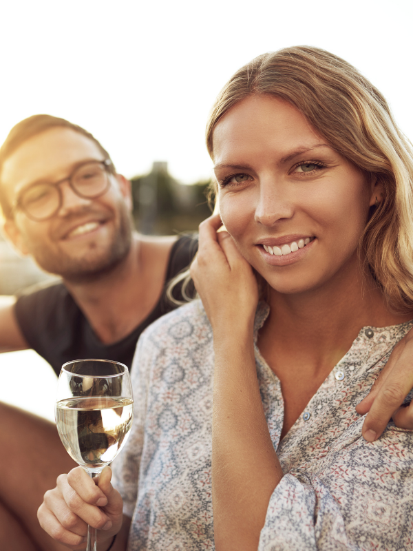 young-couple-in-vacation