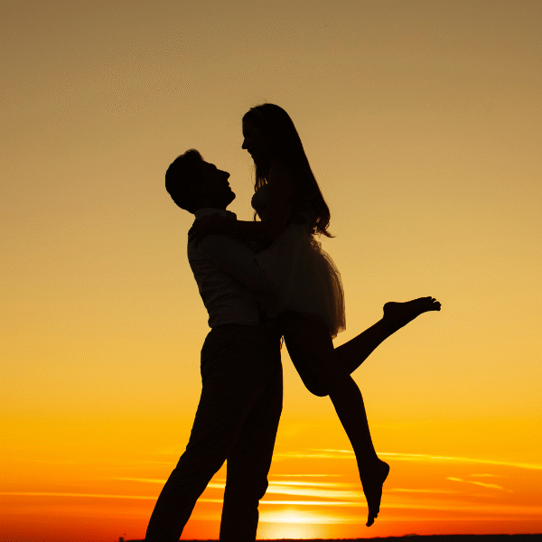 happy-couple-at-the-sunset