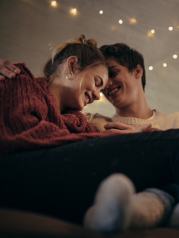 couple-in-bed-smiling