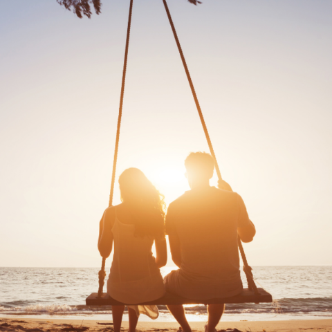 couple-on-a-swing-at-the-sunset