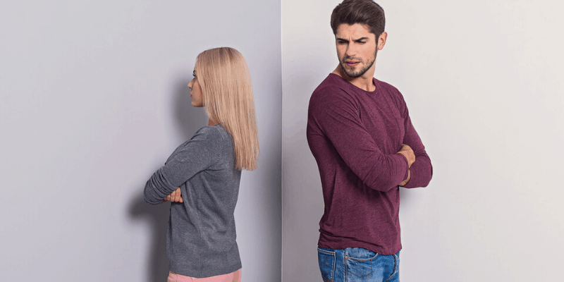 couple-standing-with-the back-at-each-other