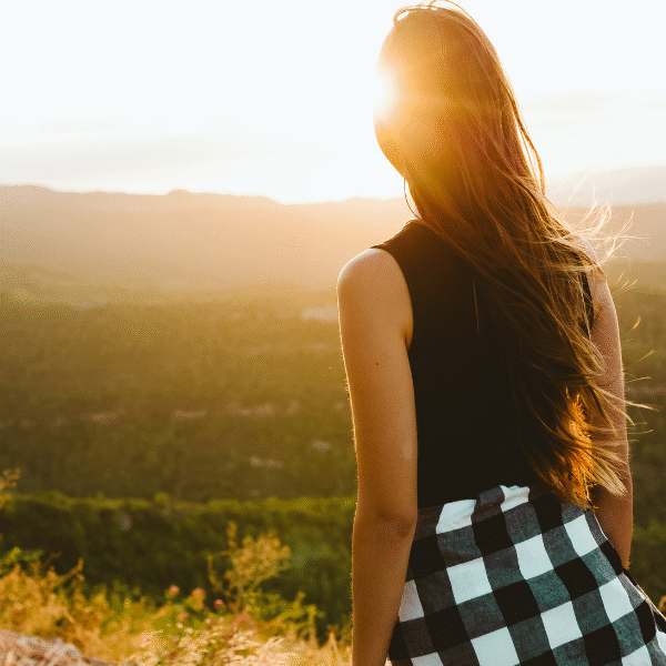 woman-looking-at-the-sunset