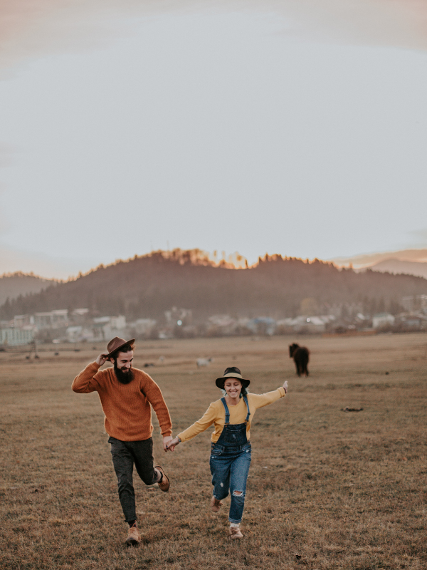 happy-couple-on-a-field