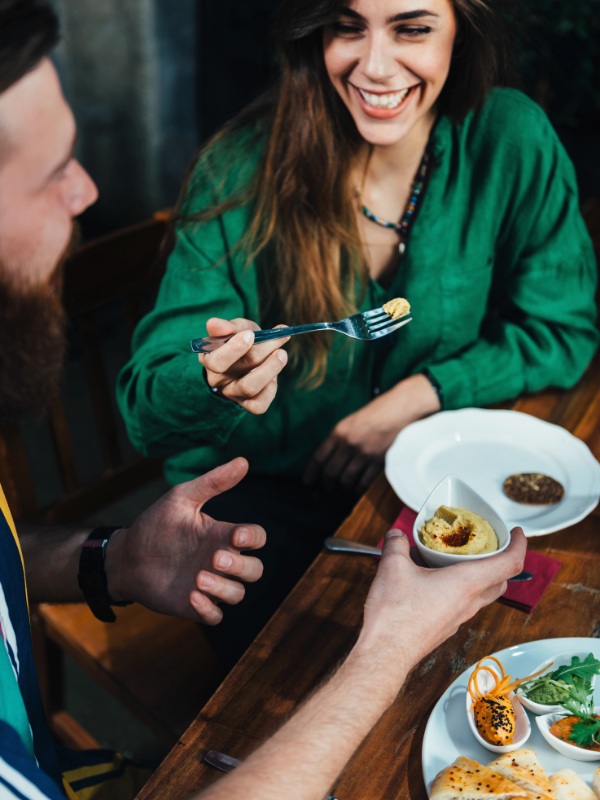 couple-eating