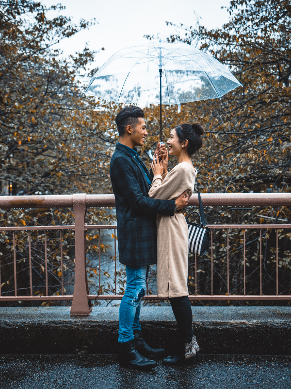 happy-couple-in-the-rain