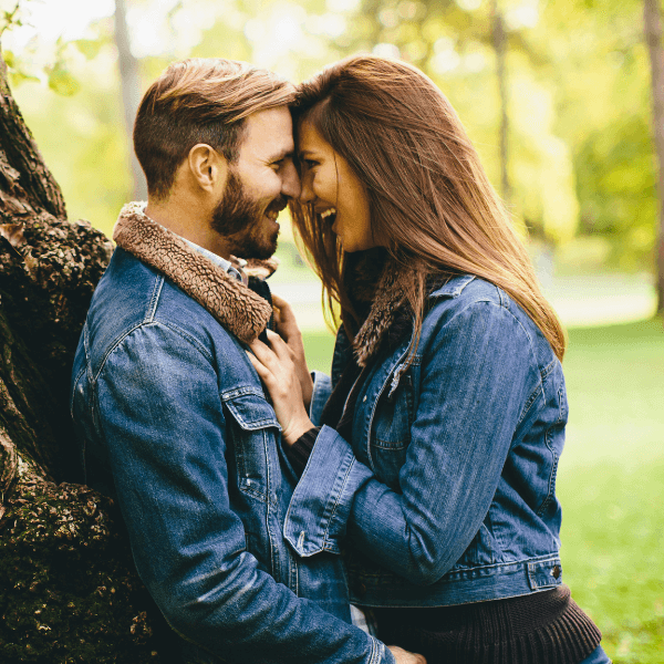 happy-couple-in-the-park