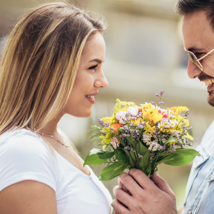 swoon-worthy gestures for your new girlfriend featured photo