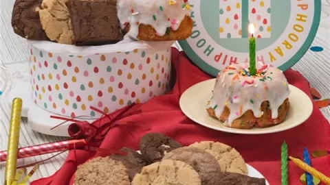 Image for HAPPY BIRTHDAY BAKERY BOX