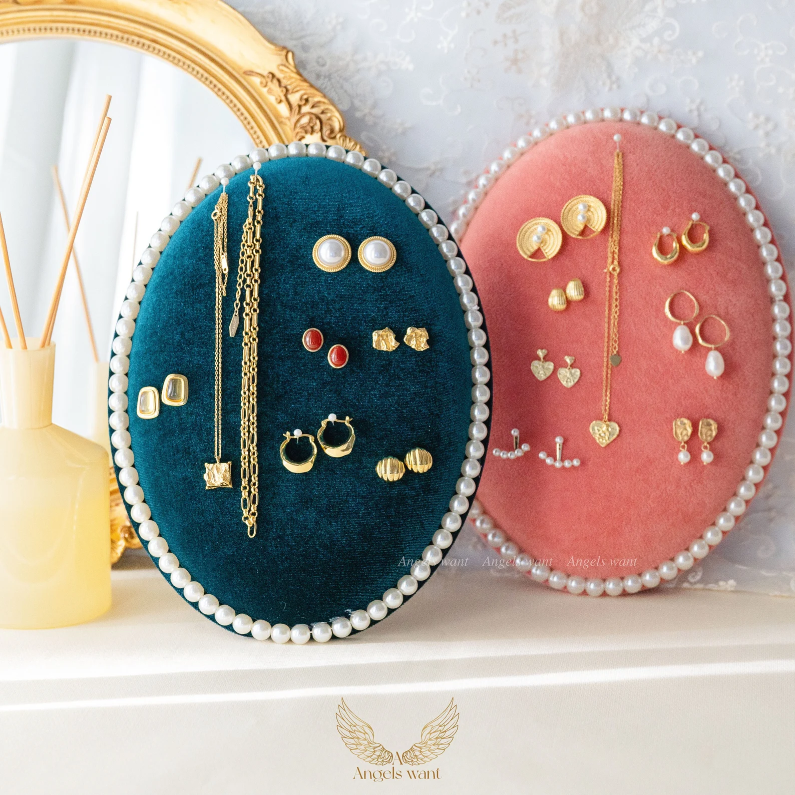 Image for Vintage Inspired Velvet Jewelry Holder With Pearls
